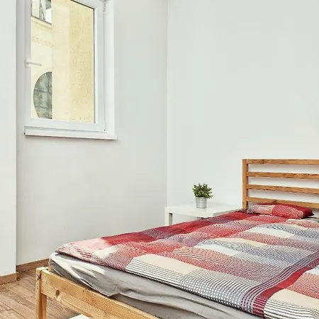Madach Synagogue View Apartment
